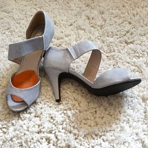 Madeline brand grey heals size 71\2 🌸